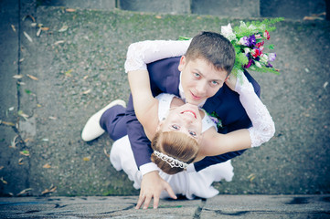 Fototapeta premium bride and groom outdoors after rain