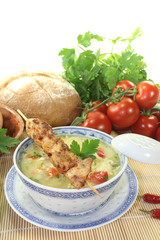 asiatische Hühnersuppe mit Nudeln