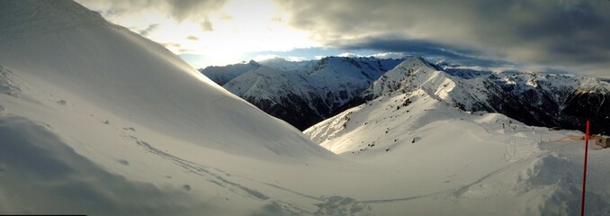 vista al tramonto della montagna
