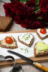 Vollkornbrot in Herzform