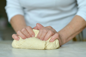 Obraz na płótnie Canvas Woman making dough