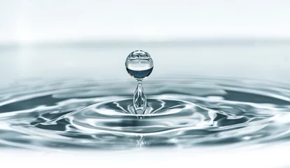 Drop in water © Deyan Georgiev