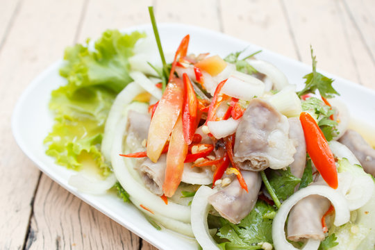 spicy intestines pork salad with vegetable