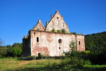 Fototapeta na wymiar Ruins of ancient church