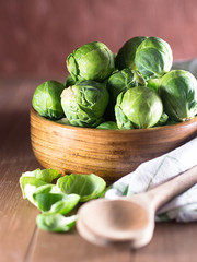 Ungekochter Rosenkohl in einer Schale