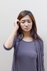 Fototapeta premium thinking woman, facing upward on plain background