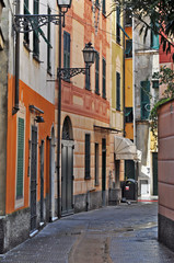 Rapallo, Liguria, Piazza strada o carrugio e case liguri