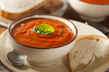 Creamy Tomato Basil Bisque Soup