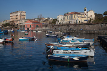 Fototapeta na wymiar z Elboeuf, rybak w porcie Granatello Portici