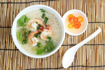 Thai boiled rice with shrimp