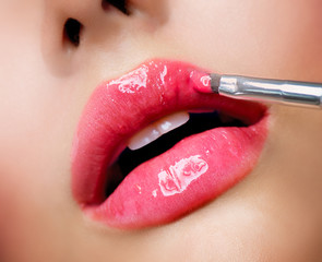 Naklejka premium Professional Make-up. Lipgloss. Lipstick