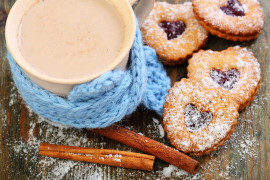 Hot cocoa and cookies in the form of heart.