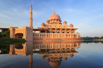 Tuinposter Putra-moskee, Putrajaya, Maleisië © Noppasinw