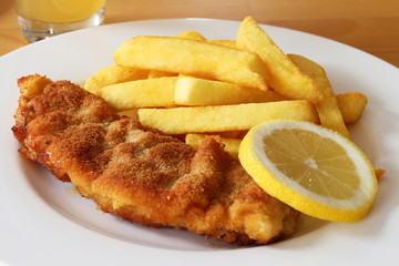 breaded escalope with fries