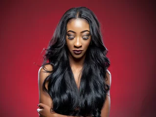 Photo sur Plexiglas Salon de coiffure Beauté noire aux cheveux bouclés élégants
