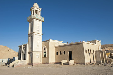 Fototapeta na wymiar Opuszczony meczet w mieście duchów