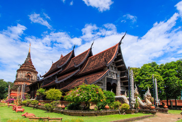 Fototapeta na wymiar Drewniany kościół w Wat Lok Molee w prowincji Chiangmai Tajlandii