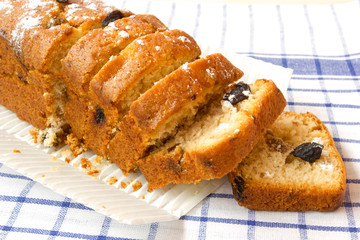 cake with raisins