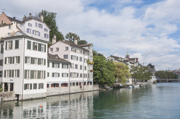 Fototapeta na wymiar Zurych, zabytkowe Stare Miasto, Schipfe, Limmat Quay, Szwajcaria