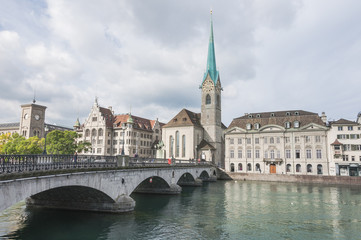 Fototapeta na wymiar Zurych, Altstadt, kobieta Münster, Münster Bridge, Szwajcaria