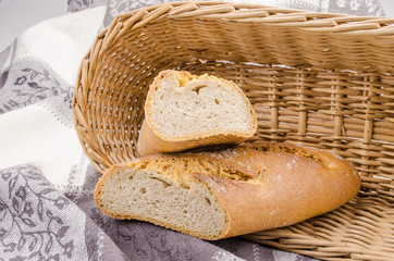 Brotlaib im Brotkorb 1