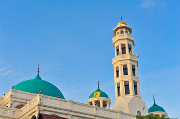 Fototapeta na wymiar The beautiful mosque and peace in Thailand