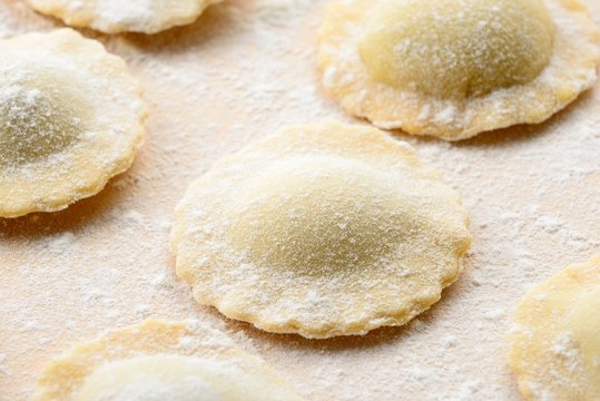 Ravioli freschi fatti in casa
