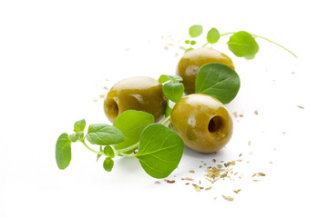 Green olives with fresh oregano