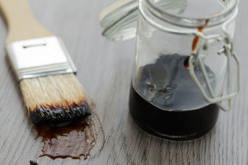 Balsamico Crema und Pinsel