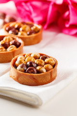 Nut tarts with caramel
