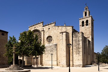 Fototapeta na wymiar Romanesque monastery of Sant Cugat