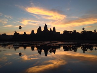 Fototapeta na wymiar angkor wat sunrise cambodia