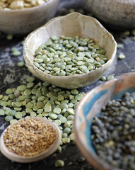dried peas on bowl