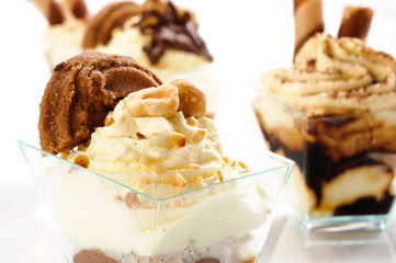 Semifreddo al cioccolato e crema, close-up, fuoco selettivo