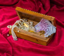 Gold und Schmuck