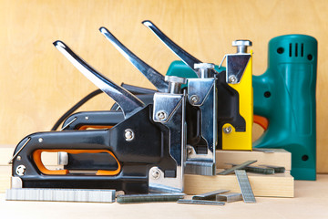 staplers electrical and manual mechanical