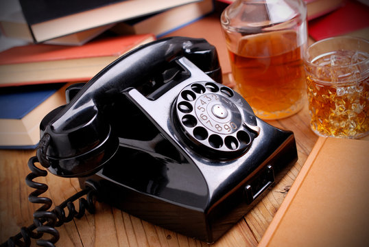 telefono retr&ograve; di colore nero