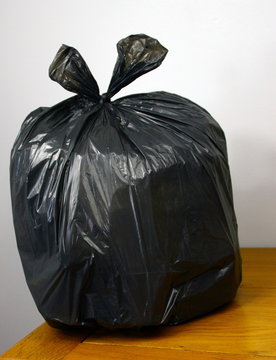 sac poubelle noir,ordures m&eacute;nag&egrave;res