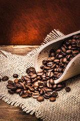 Naklejka premium caffè in chicci su tela di yuta