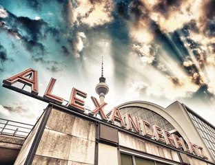 Papier Peint photo autocollant Berlin Gare ferroviaire Alexanderplatz à Berlin - Allemagne
