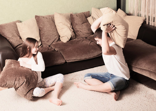 childrens  fighting with pillows