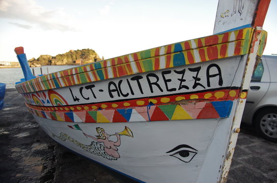 acitrezza - porto barca