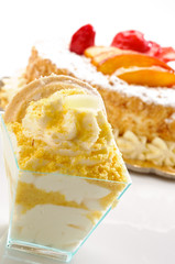 Semifreddo al limone, fuoco selettivo, close-up