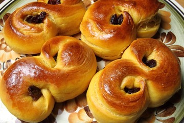 Saffron buns