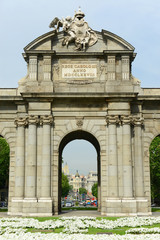 Obraz premium Puerta de Alcalá is a Neo-classical monument, Madrid