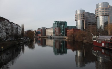 Spreeblick von der Moabiter Br&uuml;cke in Berlin