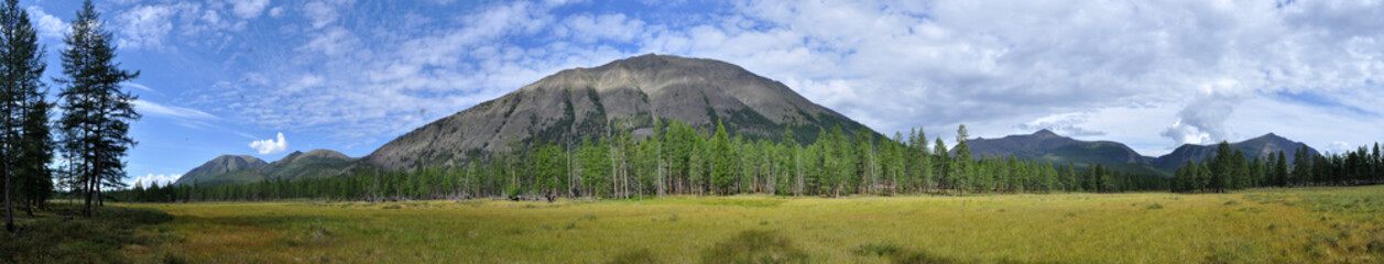 Obraz premium Panorama of a mountain valley.