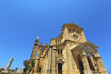 Fototapeta na wymiar Kościół Ta 'Pinu na wyspie Gozo, Malta.