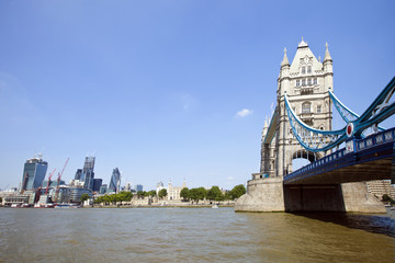Fototapeta na wymiar Tower Bridge in London with City of London in the background