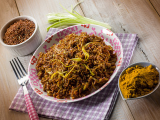 red rice with curry and leek
